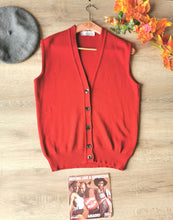 Charger l&#39;image dans la galerie, gilet en laine rouge sans manches Caroll vintage 70&#39;s , taille 36/38

