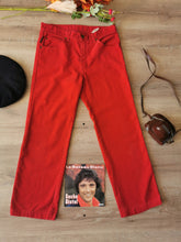Charger l&#39;image dans la galerie, pantalon vintage 80&#39;s rouge 7/8 ème en velours côtelé,  taille 36/38
