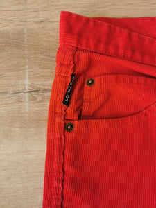pantalon vintage 80's rouge 7/8 ème en velours côtelé,  taille 36/38