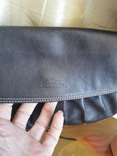 Charger l&#39;image dans la galerie, sac Longchamp en cuir moka de type sac baguette
