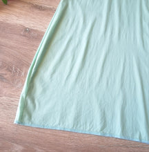 Charger l&#39;image dans la galerie, nuisette moulante en soie John Galliano vert pastel, taille 34
