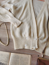 Charger l&#39;image dans la galerie, cardigan écossais cache cœur en pure laine écru, taille 40
