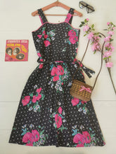 Charger l&#39;image dans la galerie, robe tablier midi florale en pur coton, taille 36
